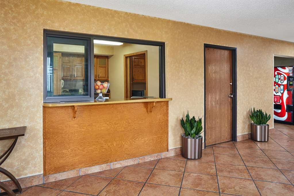 Super 8 By Wyndham Greenville Interior photo
